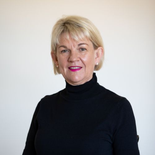 Head and shoulder photo of Karen McLellan